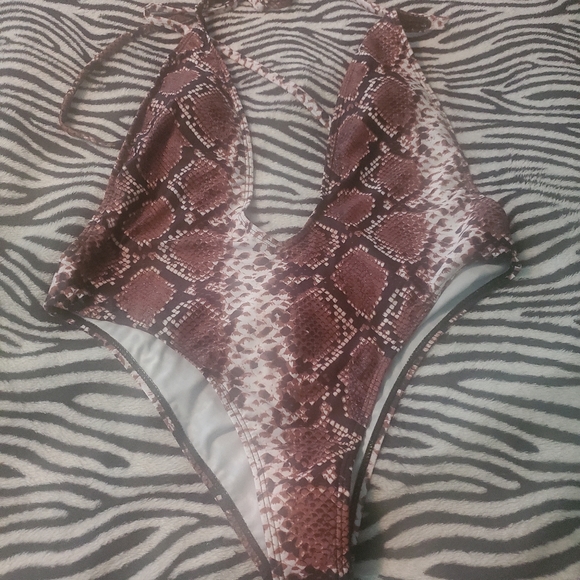 Matte one piece snake bathing suit XL - Picture 3 of 5